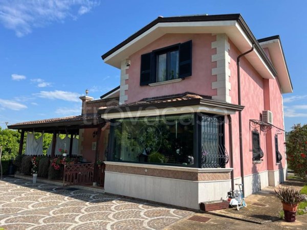 casa indipendente in vendita a Dugenta