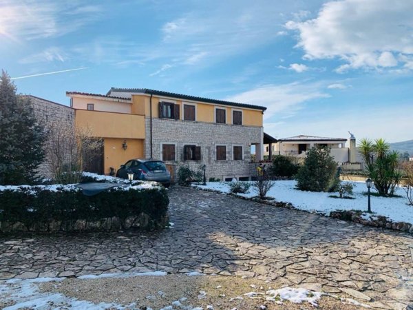 villa in vendita a Dugenta