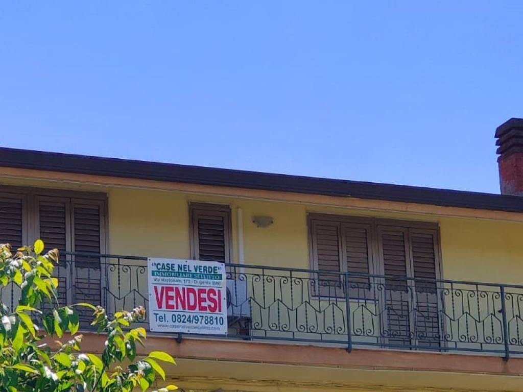 casa indipendente in vendita a Dugenta