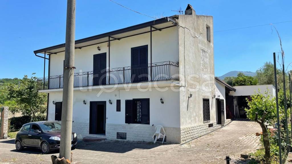 casa indipendente in vendita a Dugenta in zona Santa Maria Impesole