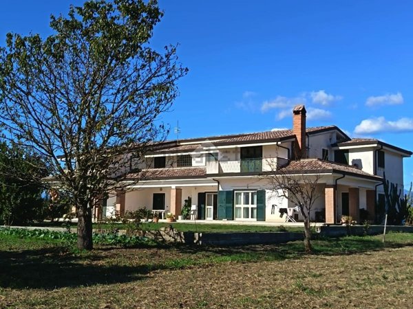 casa indipendente in vendita a Dugenta in zona Santa Maria Impesole