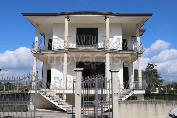 casa indipendente in vendita a Dugenta