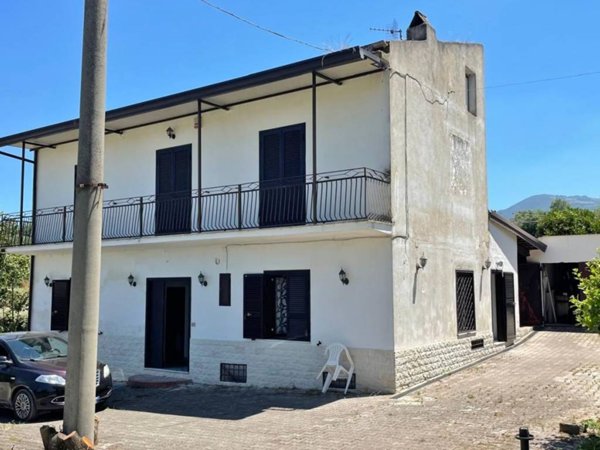 casa indipendente in vendita a Dugenta in zona Santa Maria Impesole