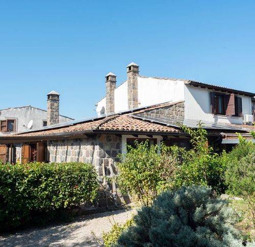 casa indipendente in vendita a Dugenta