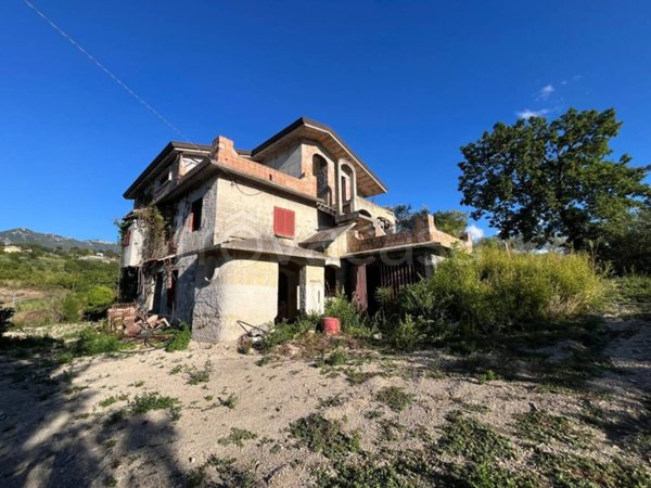 casa indipendente in vendita a Dugenta