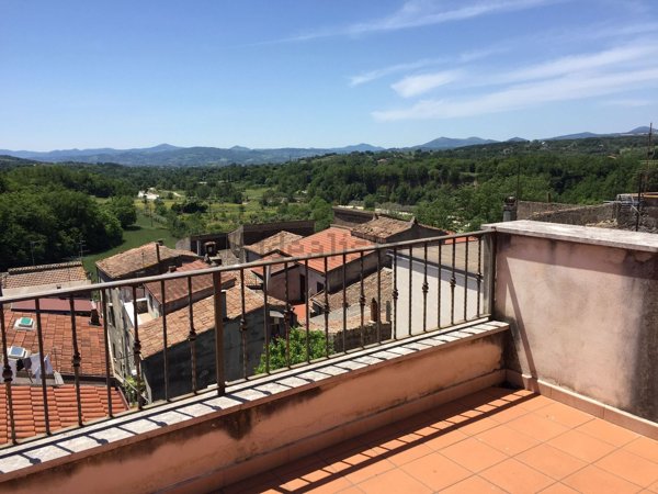 casa indipendente in vendita a Faicchio