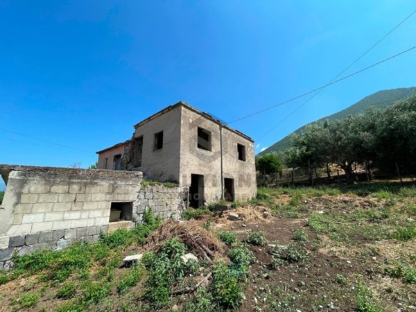 casa indipendente in vendita a Faicchio