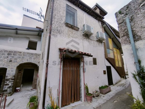 casa indipendente in vendita a Faicchio in zona Annunziata