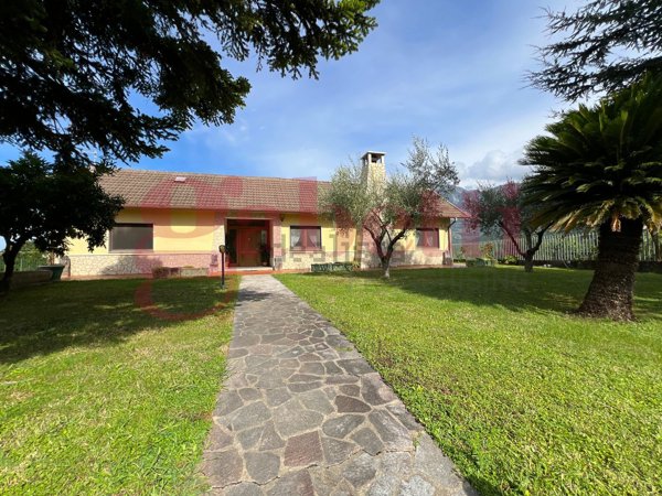 casa indipendente in vendita a Faicchio