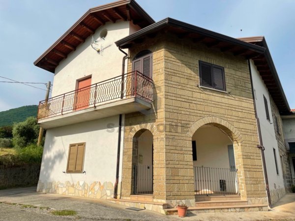 casa indipendente in vendita a Faicchio in zona Coppoli