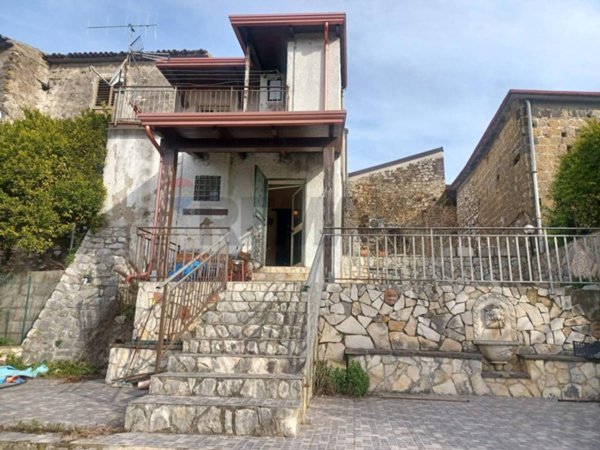 casa indipendente in vendita a Faicchio