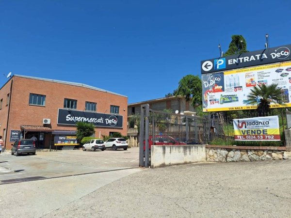 locale commerciale in vendita a Foglianise