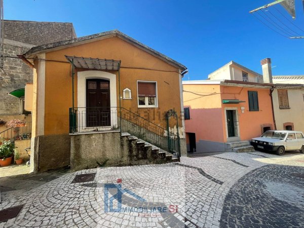 casa semindipendente in vendita a Foglianise in zona Palazzo