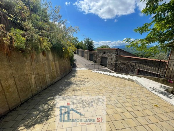 casa semindipendente in vendita a Foglianise in zona Leschito