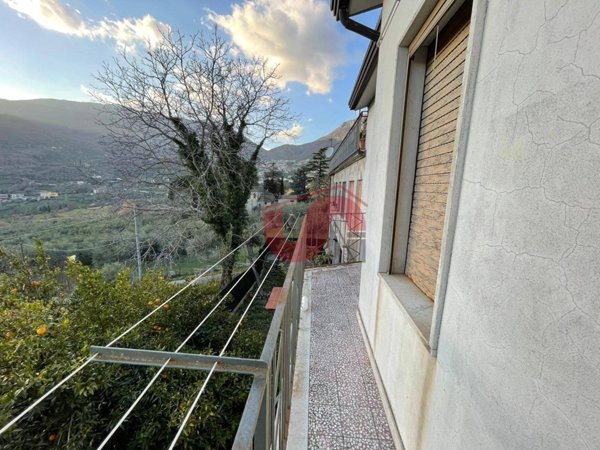 casa semindipendente in vendita a Foglianise in zona Leschito