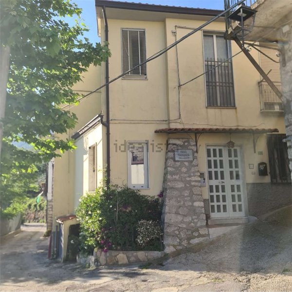 appartamento in vendita a Foglianise in zona Leschito