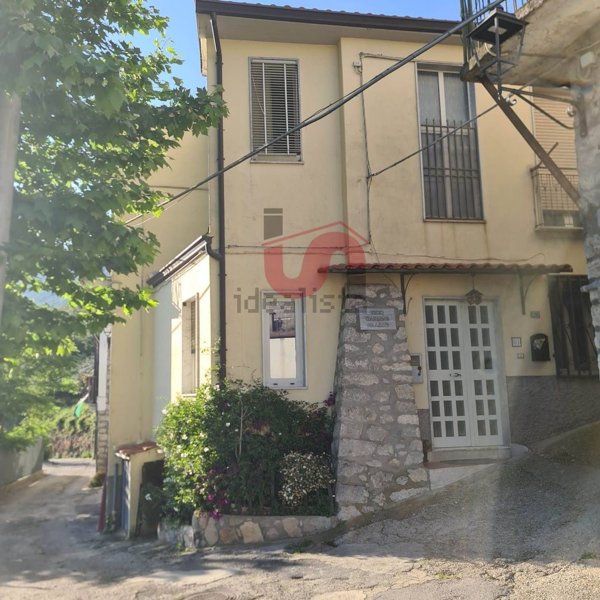 casa semindipendente in vendita a Foglianise in zona Leschito