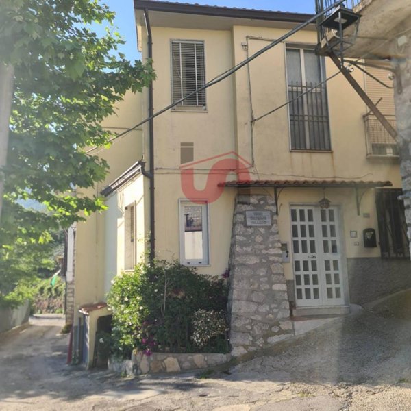 casa indipendente in vendita a Foglianise in zona Leschito