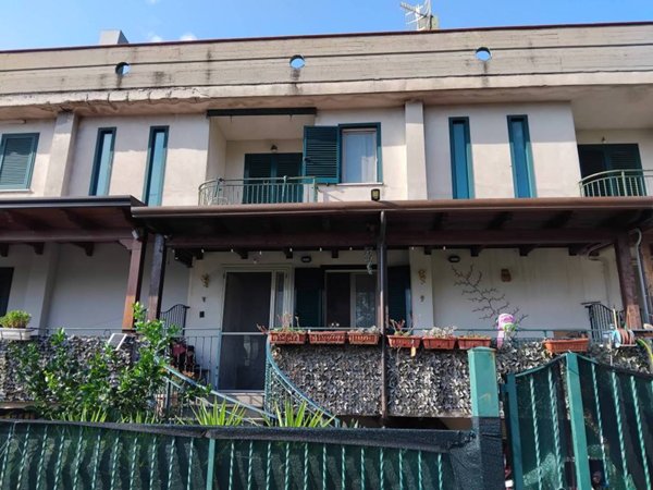 casa indipendente in vendita a Forchia in zona Cagni