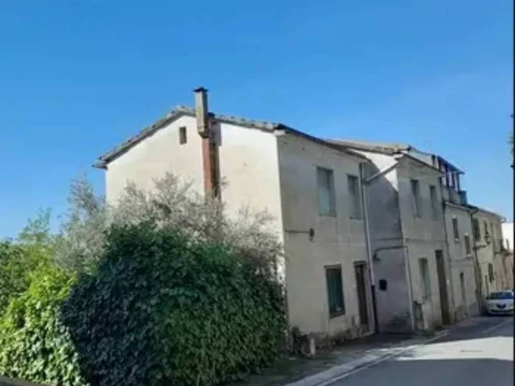 casa indipendente in vendita a Fragneto Monforte