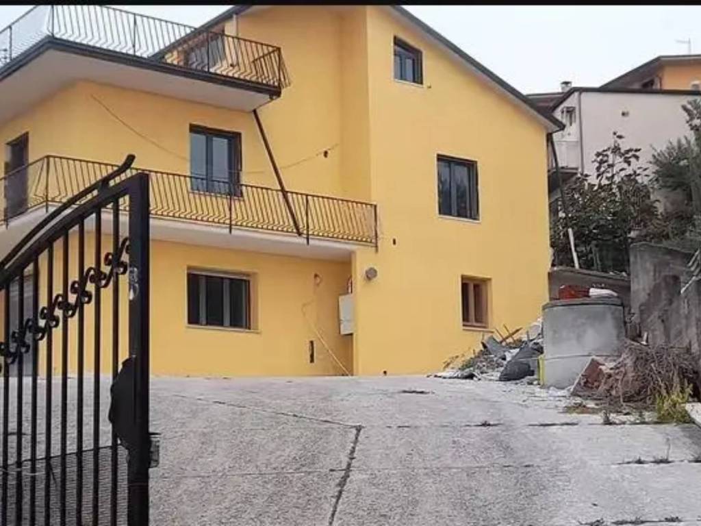 casa indipendente in vendita a Fragneto Monforte