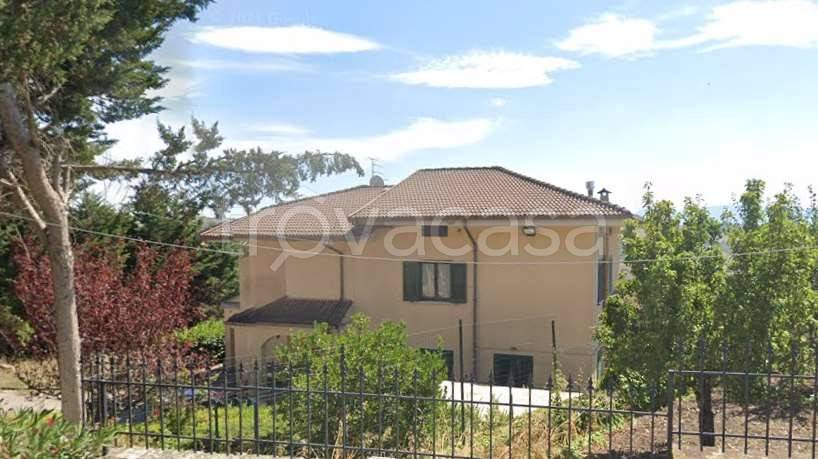casa indipendente in vendita a Fragneto Monforte