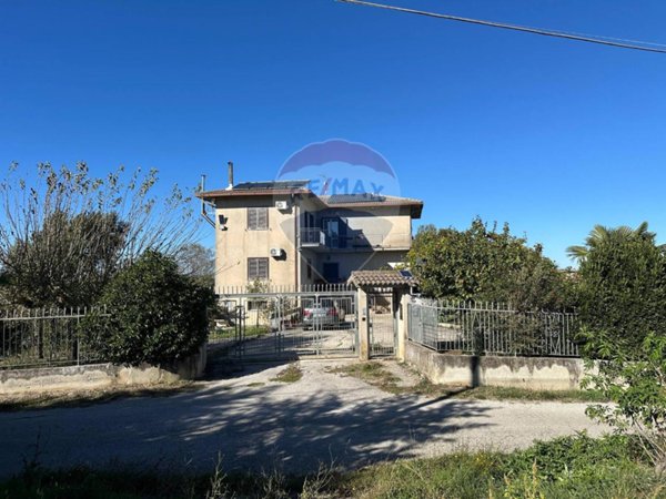 casa indipendente in vendita a Fragneto Monforte