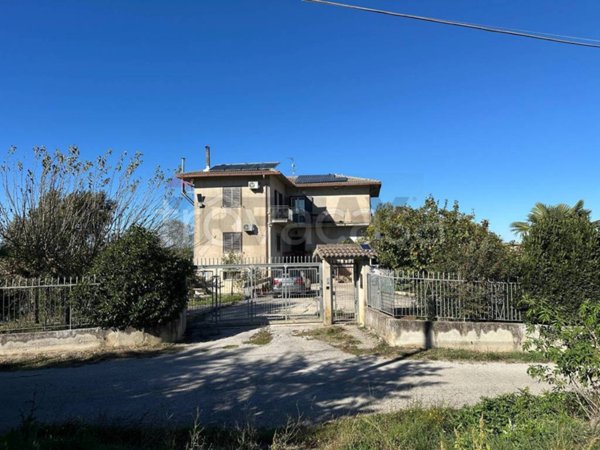 casa indipendente in vendita a Fragneto Monforte