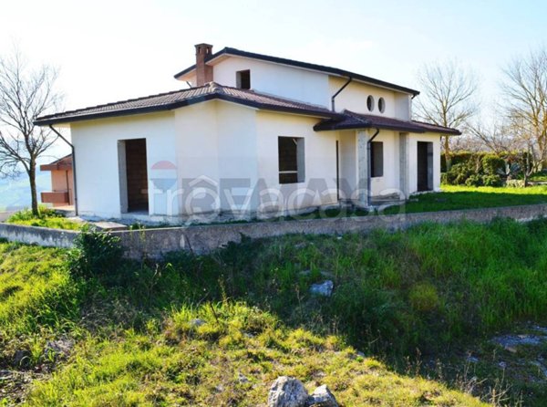 casa indipendente in vendita a Fragneto Monforte