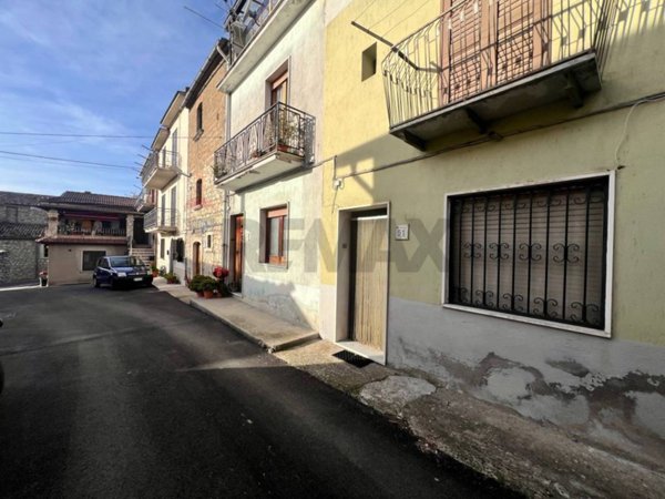 casa indipendente in vendita a Fragneto Monforte