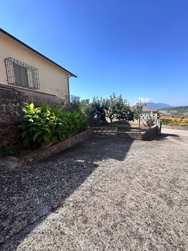 casa indipendente in vendita a Fragneto Monforte