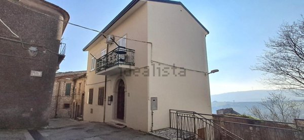 appartamento in vendita a Fragneto Monforte