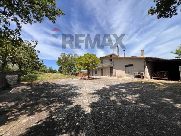 casa indipendente in vendita a Fragneto Monforte