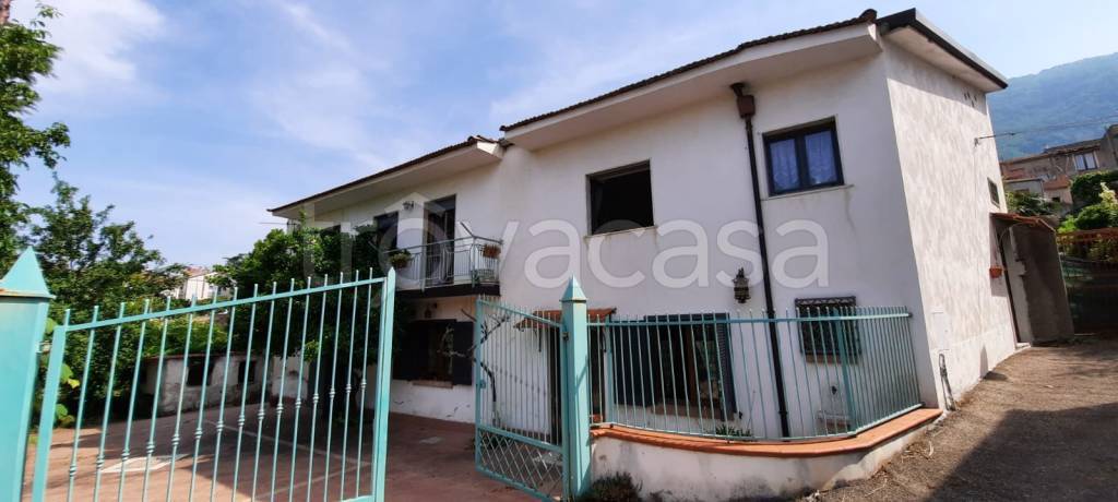 casa indipendente in vendita a Frasso Telesino