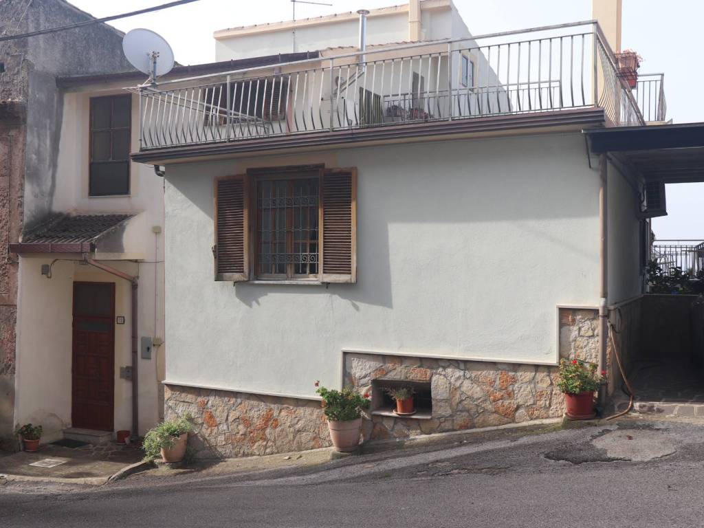 casa indipendente in vendita a Frasso Telesino