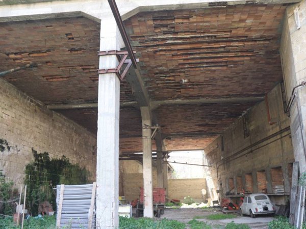 locale commerciale in vendita a Frasso Telesino