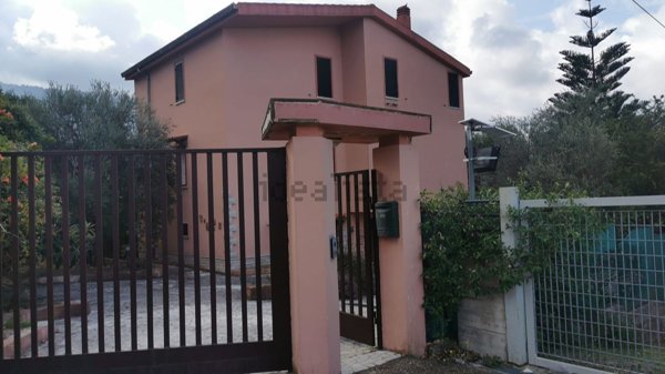 casa indipendente in vendita a Frasso Telesino