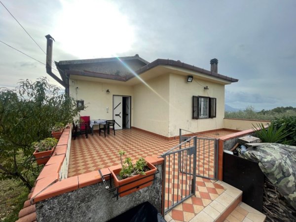 casa indipendente in vendita a Guardia Sanframondi