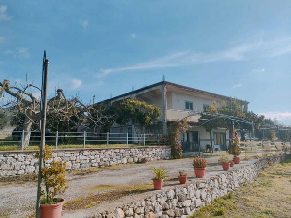 casa indipendente in vendita a Guardia Sanframondi