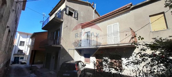 casa indipendente in vendita a Guardia Sanframondi