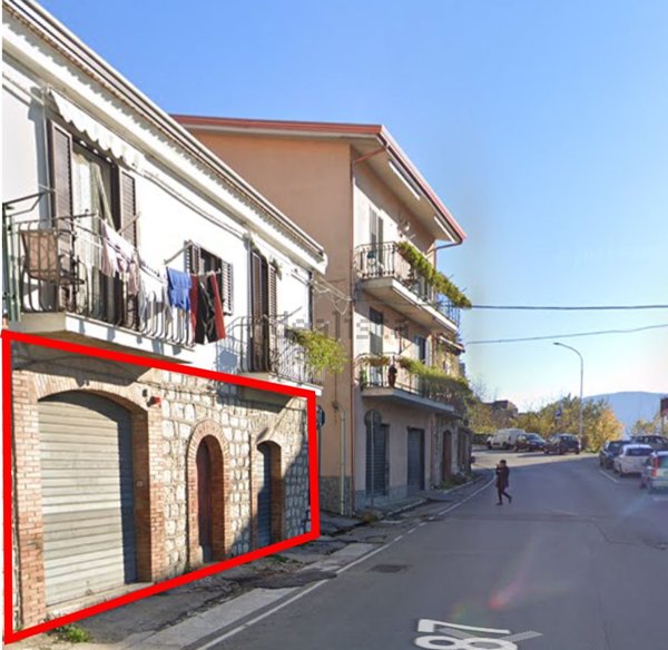 locale commerciale in vendita a Guardia Sanframondi