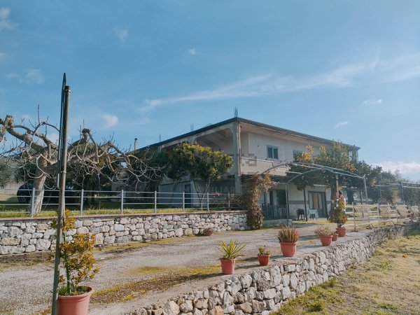 casa indipendente in vendita a Guardia Sanframondi