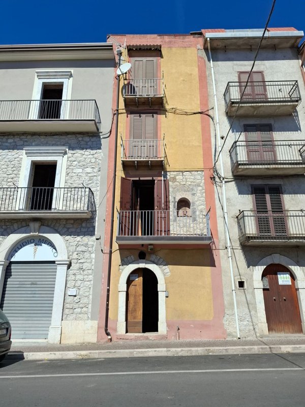 casa indipendente in vendita a Guardia Sanframondi