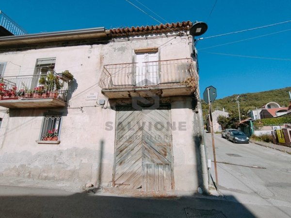 casa indipendente in vendita a Guardia Sanframondi in zona Sapenzie