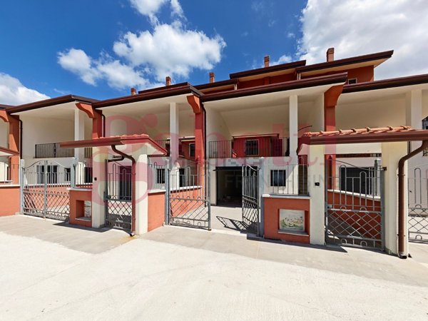 casa indipendente in vendita a Guardia Sanframondi in zona Santa Lucia