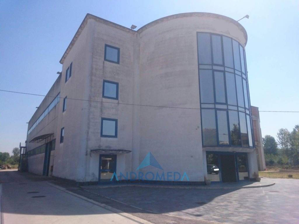 locale commerciale in vendita a Limatola