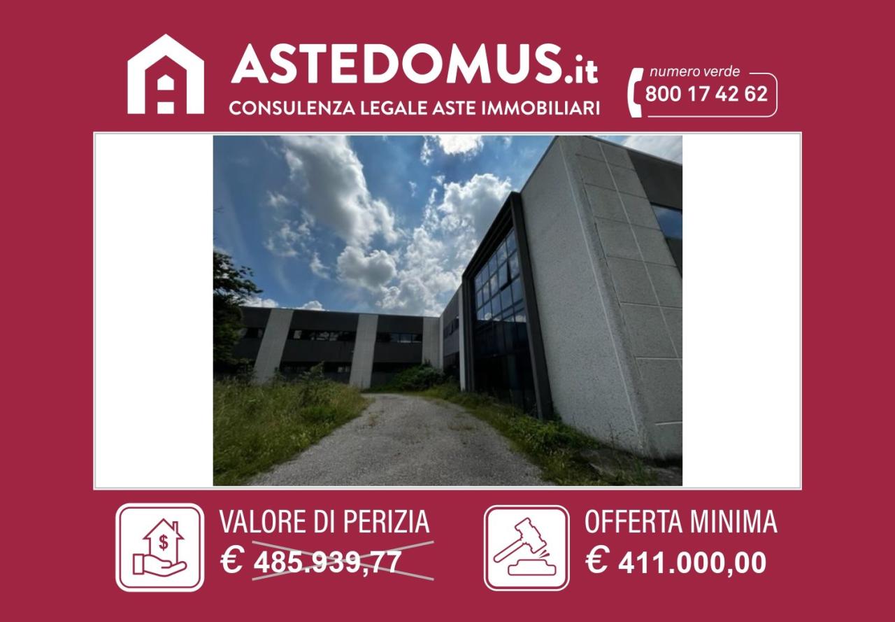 locale commerciale in vendita a Limatola in zona Giardoni