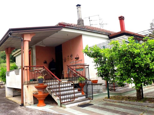 casa indipendente in vendita a Limatola