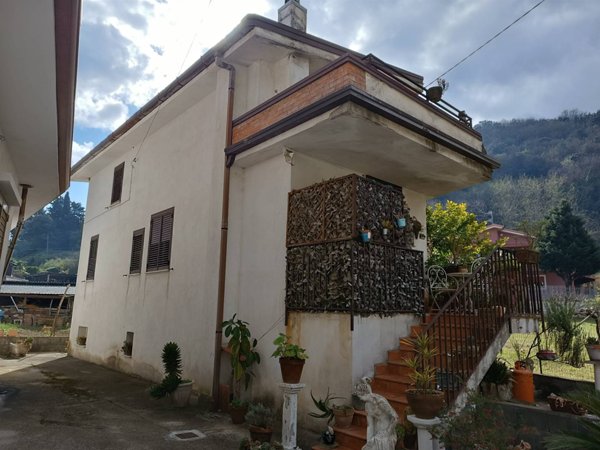 casa indipendente in vendita a Limatola