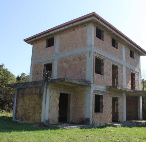 casa indipendente in vendita a Limatola